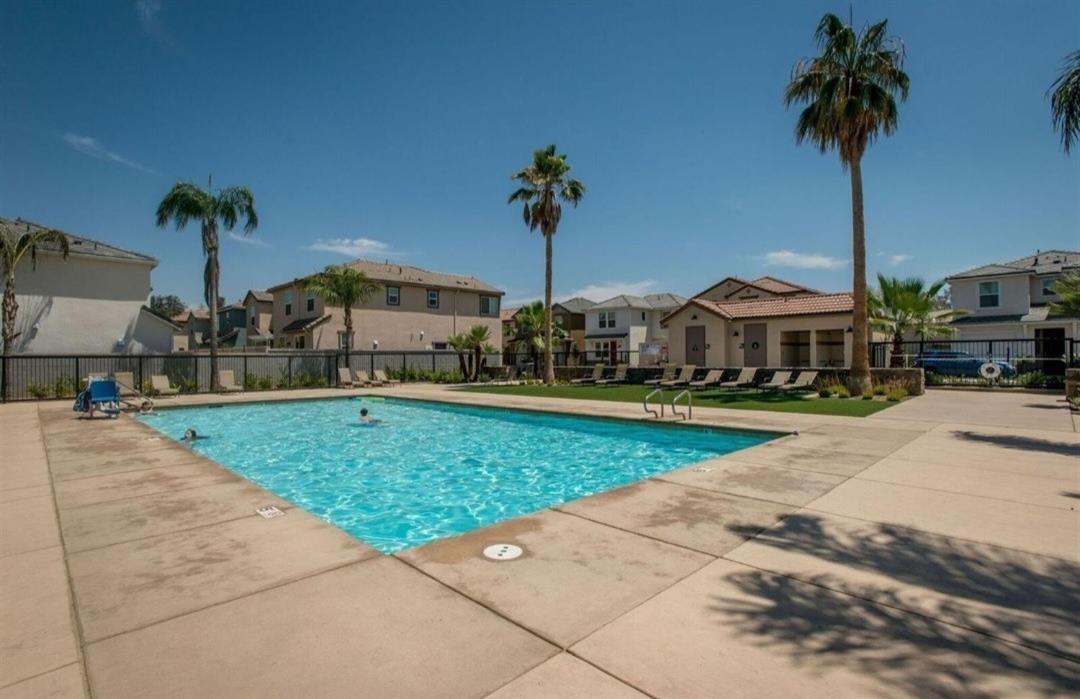 1530 Nabors Drive Clovis, CA 93619 - Photo 23 of 27 a front view of house with yard