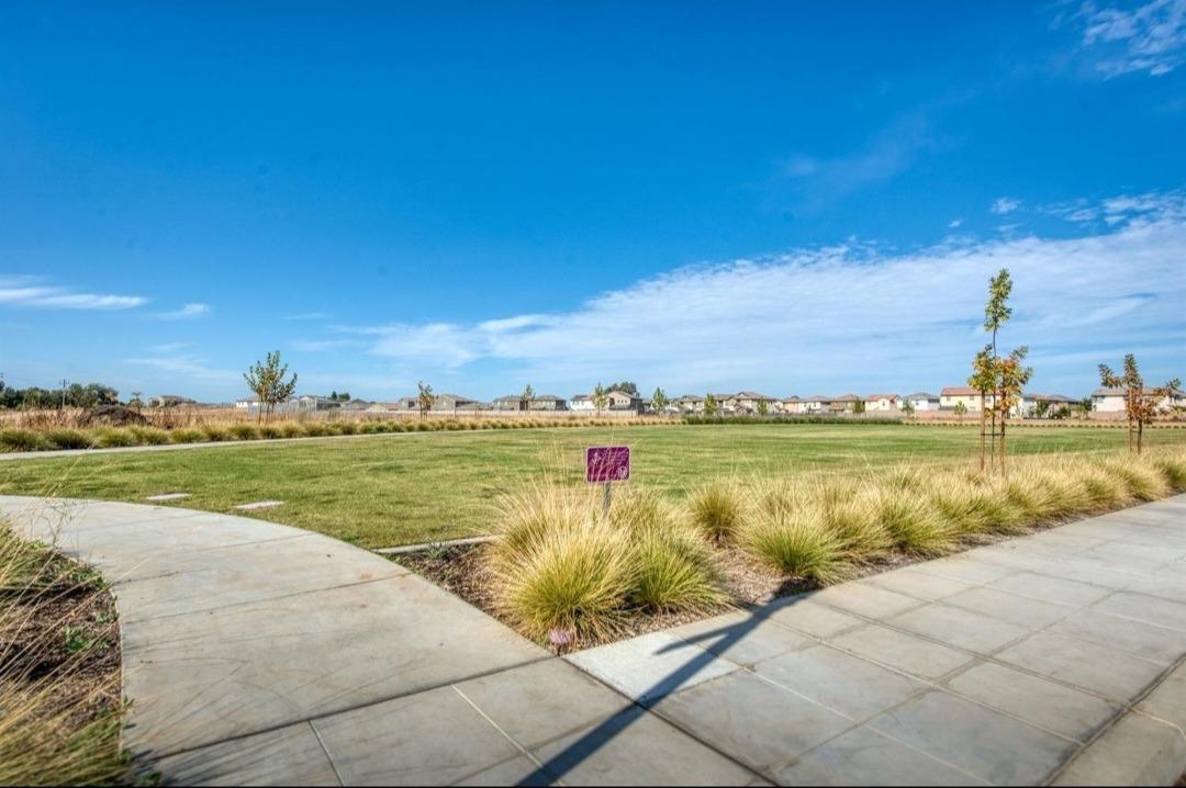 1530 Nabors Drive Clovis, CA 93619 - Photo 26 of 27 a view of a lake with a city