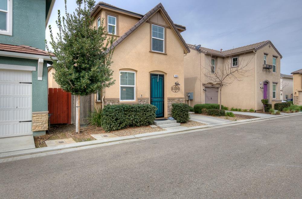 1530 Nabors Drive Clovis, CA 93619 - Photo 27 of 27 a front view of a house with a yard and garage
