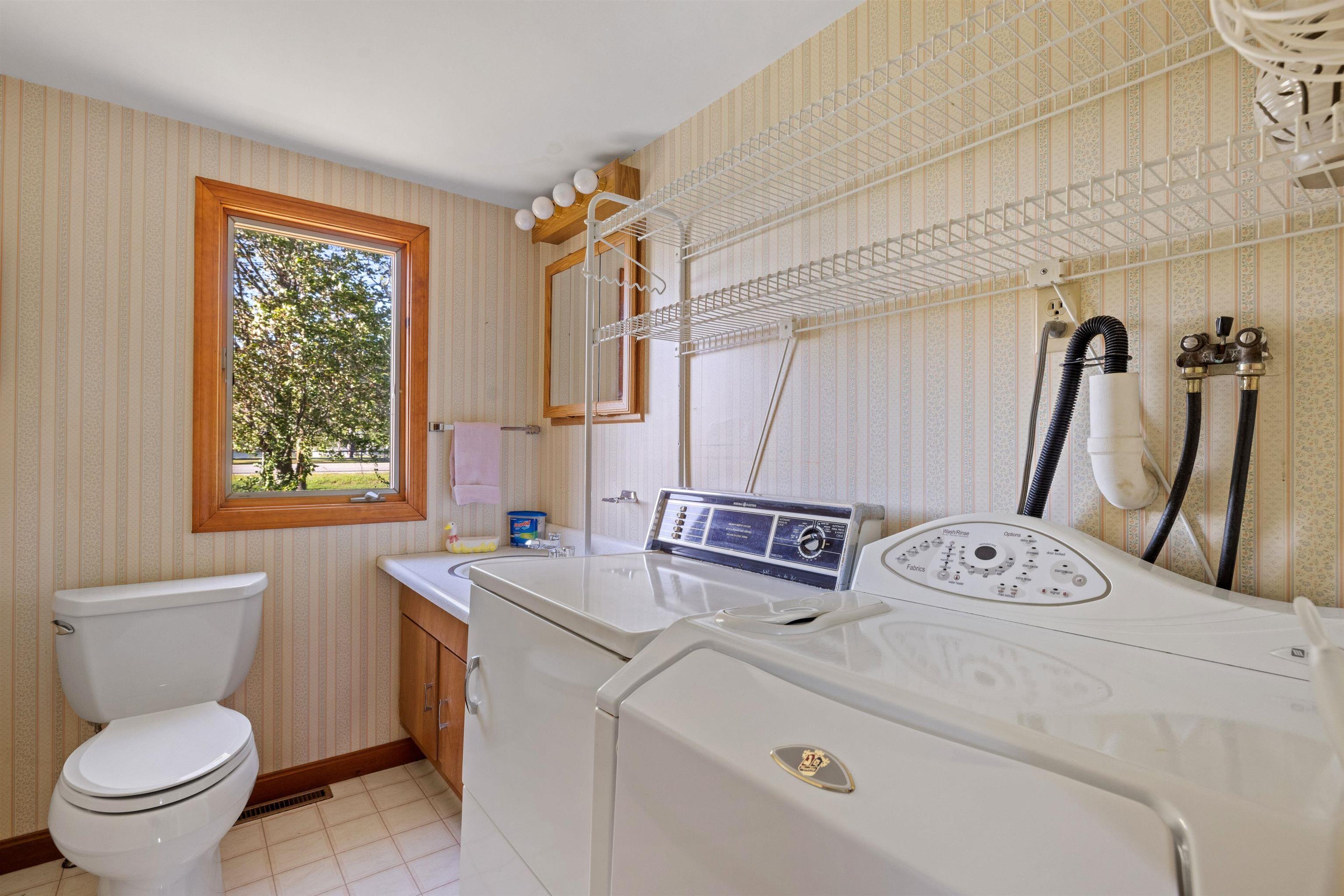 208 Forest Road Wolfeboro, NH 03894 - Photo 32 of 38