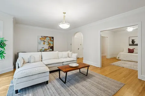$525,000 | 927 Hinman Avenue, Unit 1S, Evanston, IL 60202