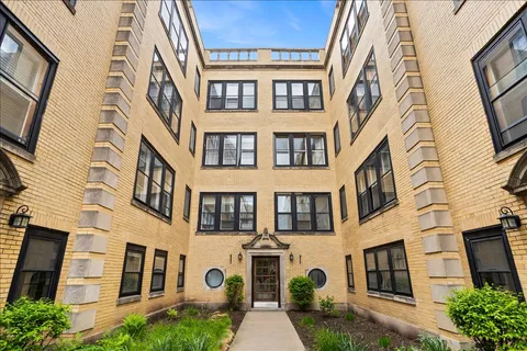 $249,000 | 2538 North Kedzie Boulevard, Unit 206, Chicago, IL 60647