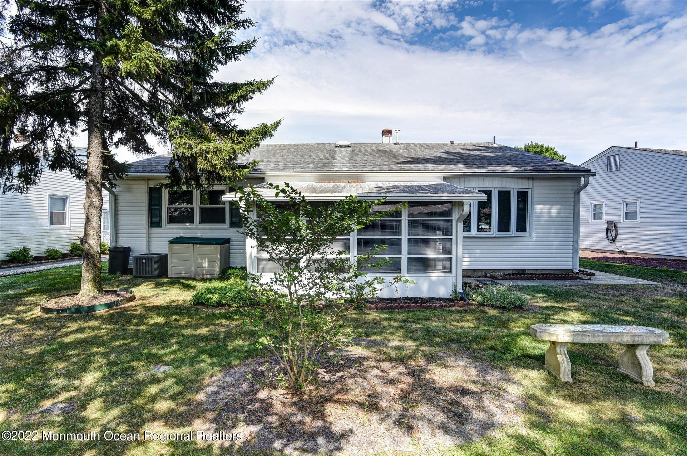 143 Castleton Drive Toms River, NJ 08757 - Photo 25 of 28 30-Rear View