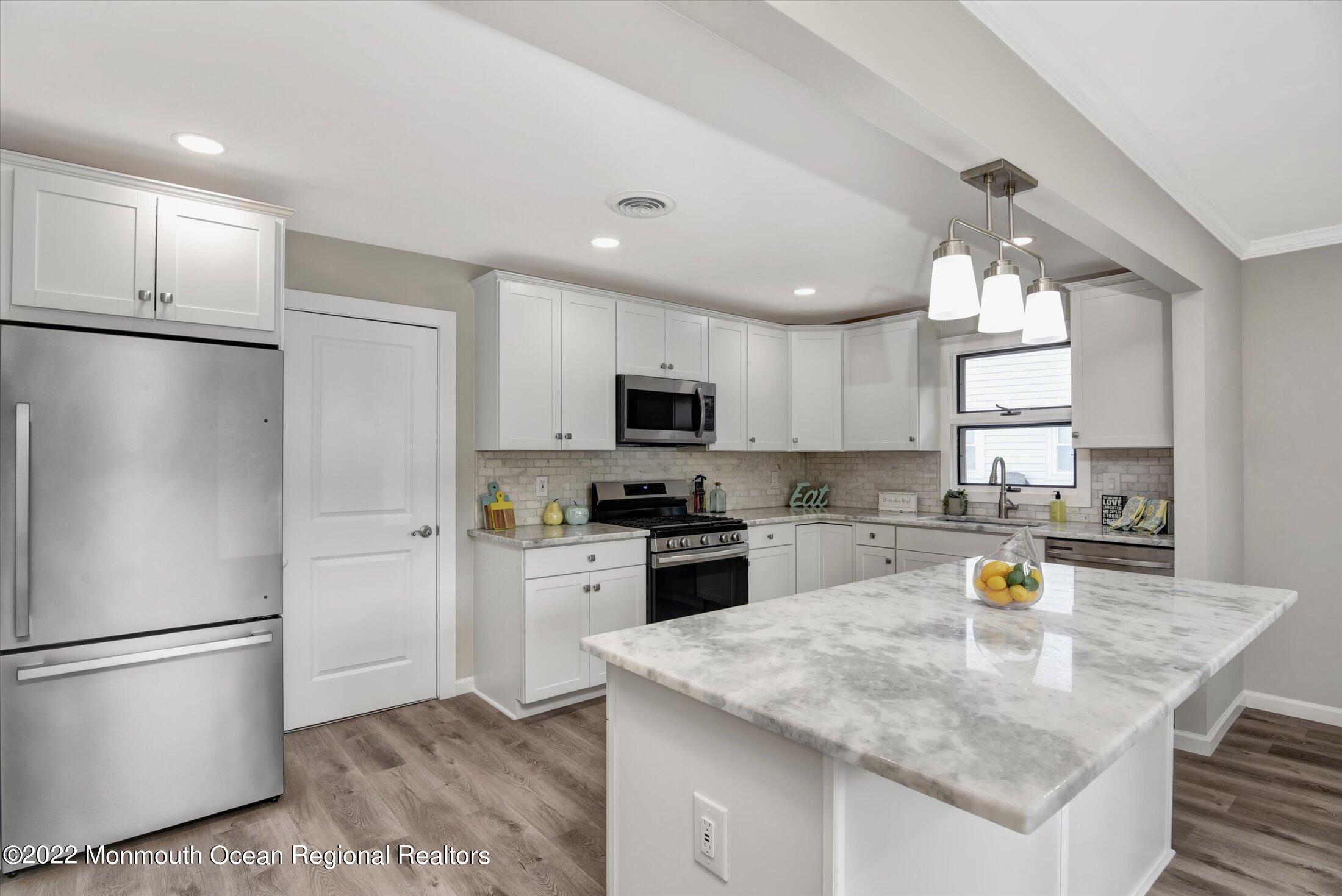 143 Castleton Drive Toms River, NJ 08757 - Photo 5 of 28 07-Kitchen