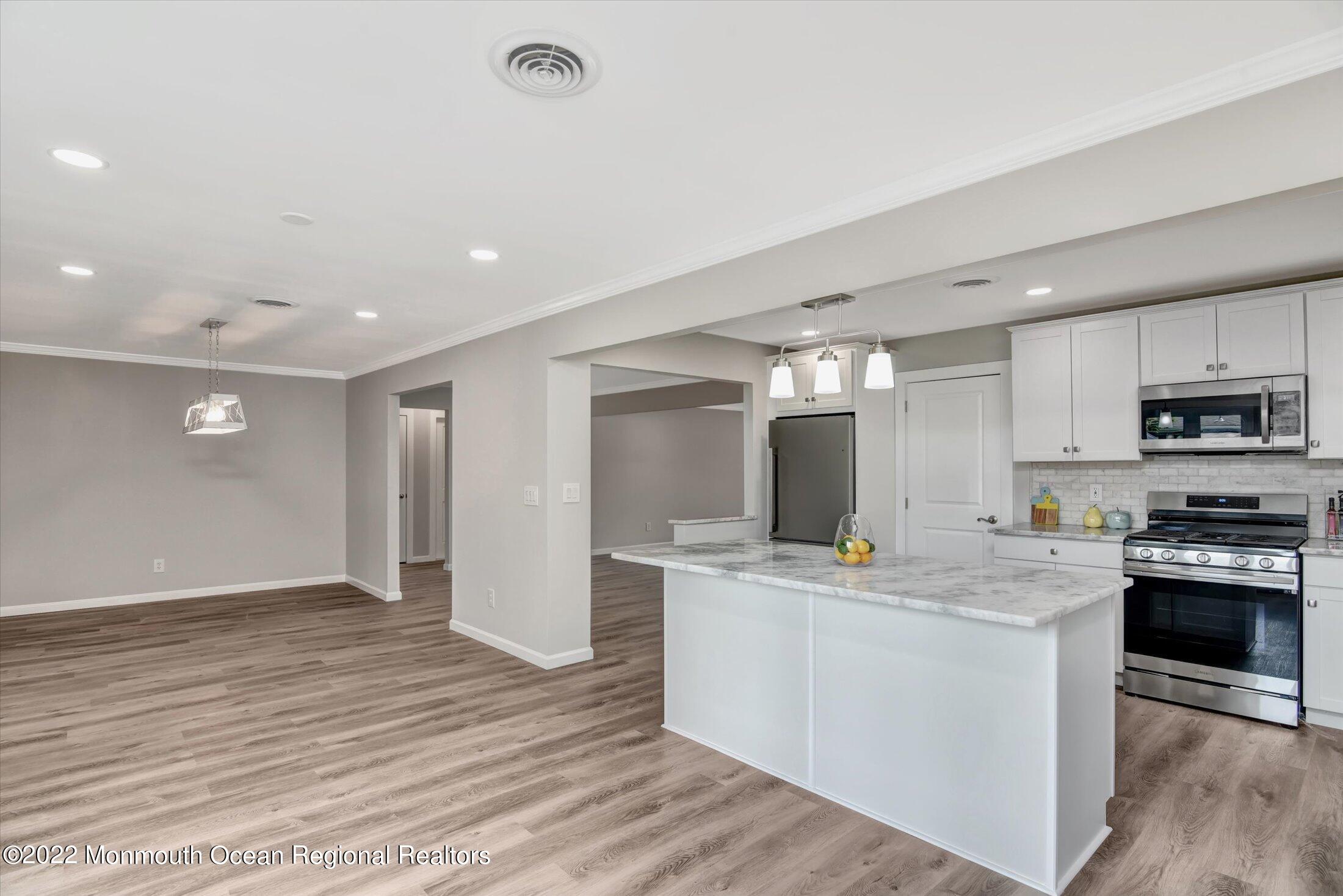 143 Castleton Drive Toms River, NJ 08757 - Photo 8 of 28 14-Dining Room