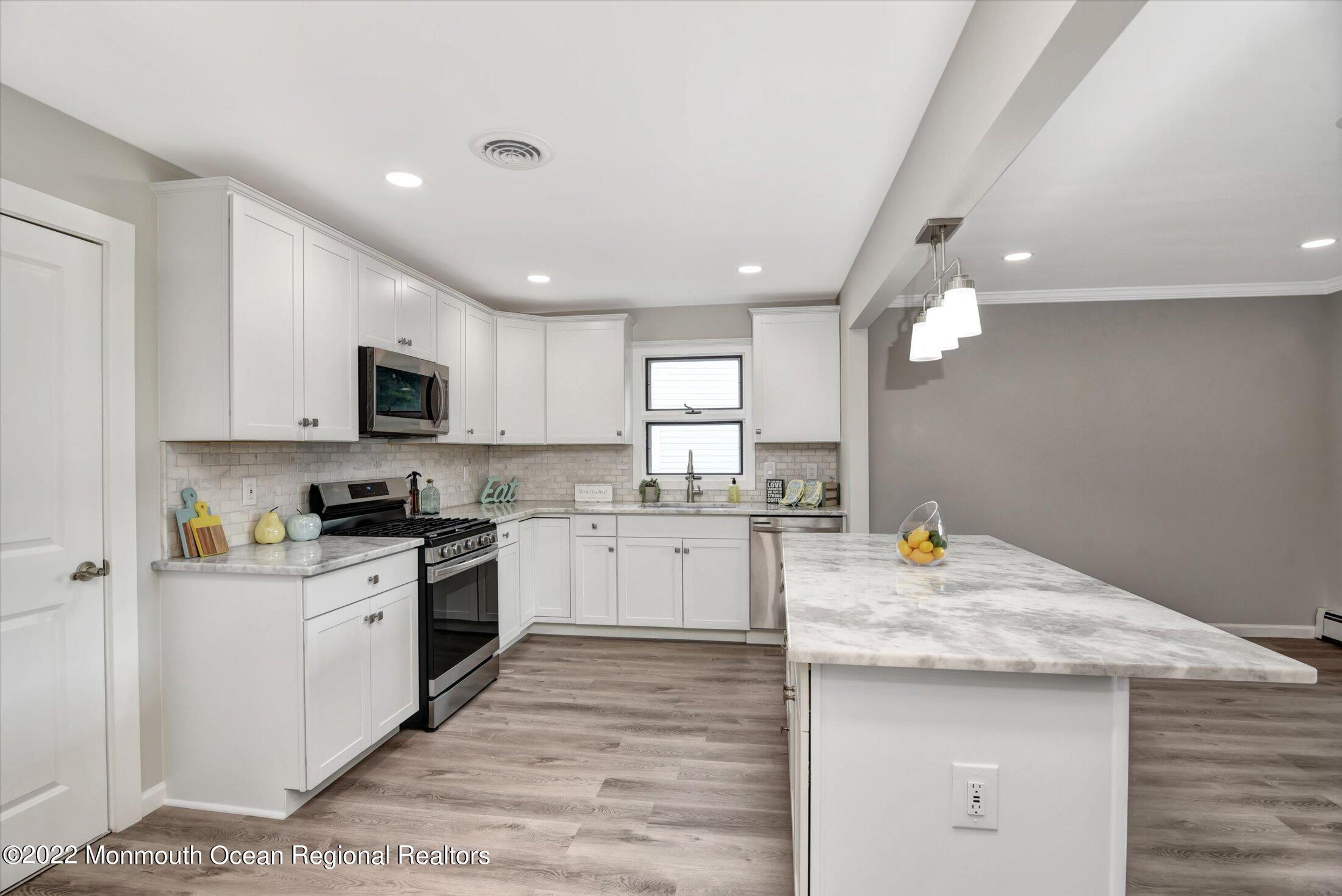 143 Castleton Drive Toms River, NJ 08757 - Photo 10 of 28 06-Kitchen