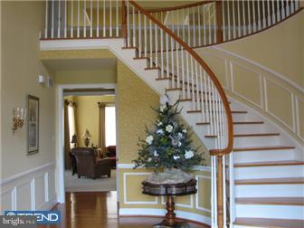 207 Warren Court Exton, PA 19341 - Photo 2 of 12 Foyer
