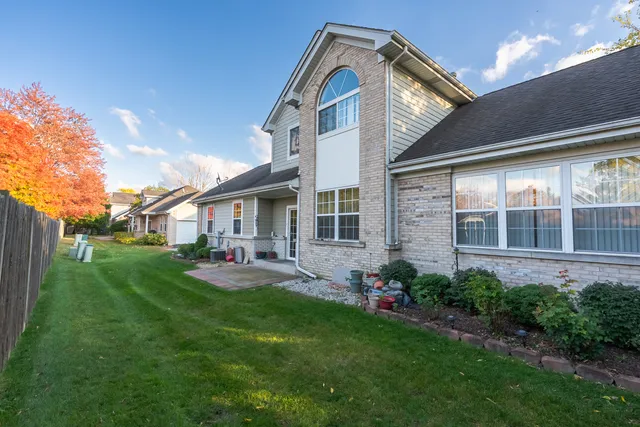 $2,200 | 120 Stonewood Place, Unit 7C, Aurora, IL 60506