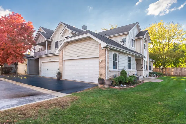 $2,200 | 120 Stonewood Place, Unit 7C, Aurora, IL 60506