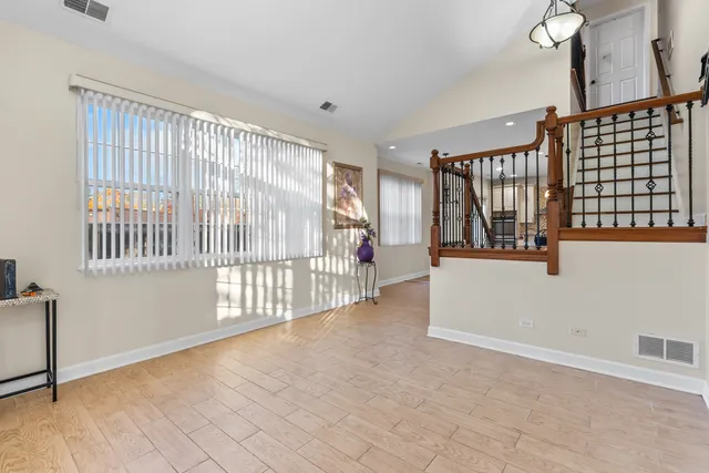 $2,200 | 120 Stonewood Place, Unit 7C, Aurora, IL 60506