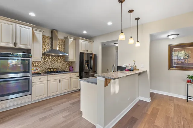 $2,200 | 120 Stonewood Place, Unit 7C, Aurora, IL 60506