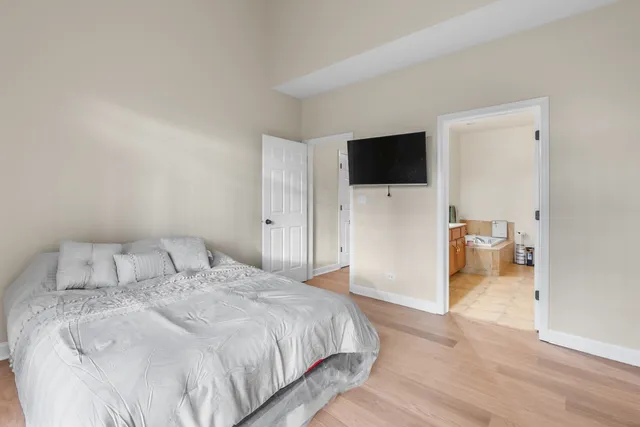 $2,200 | 120 Stonewood Place, Unit 7C, Aurora, IL 60506