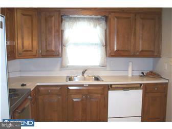 995 Edgewood Drive Springfield, PA 19064 - Photo 6 of 12 Kitchen