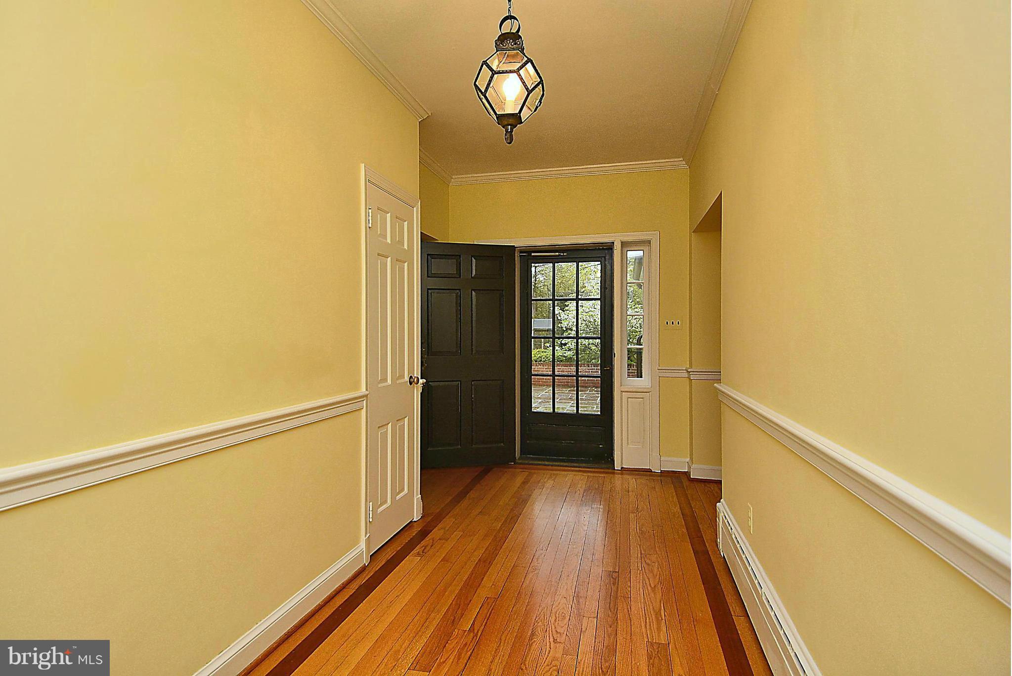 720 West Braddock Road Alexandria, VA 22302 - Photo 2 of 30 Interior (General)