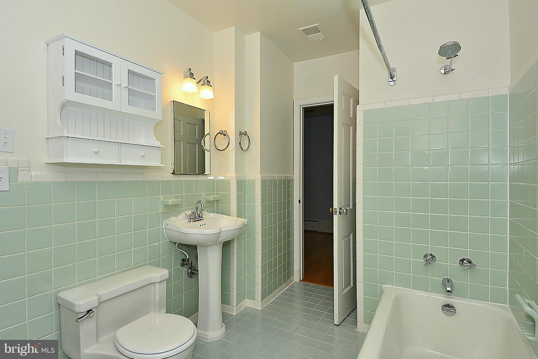 720 West Braddock Road Alexandria, VA 22302 - Photo 15 of 30 Bath