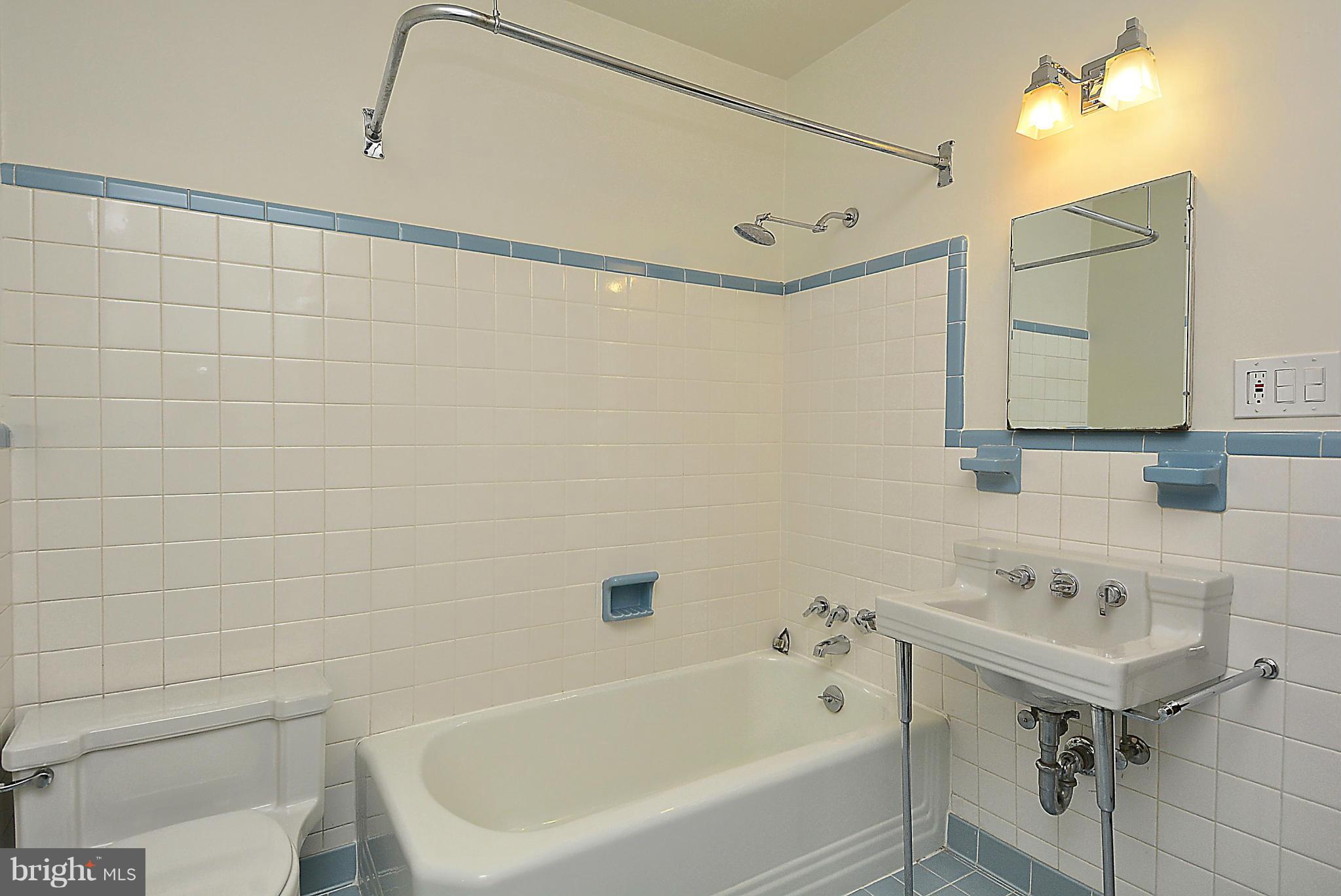 720 West Braddock Road Alexandria, VA 22302 - Photo 18 of 30 Bath