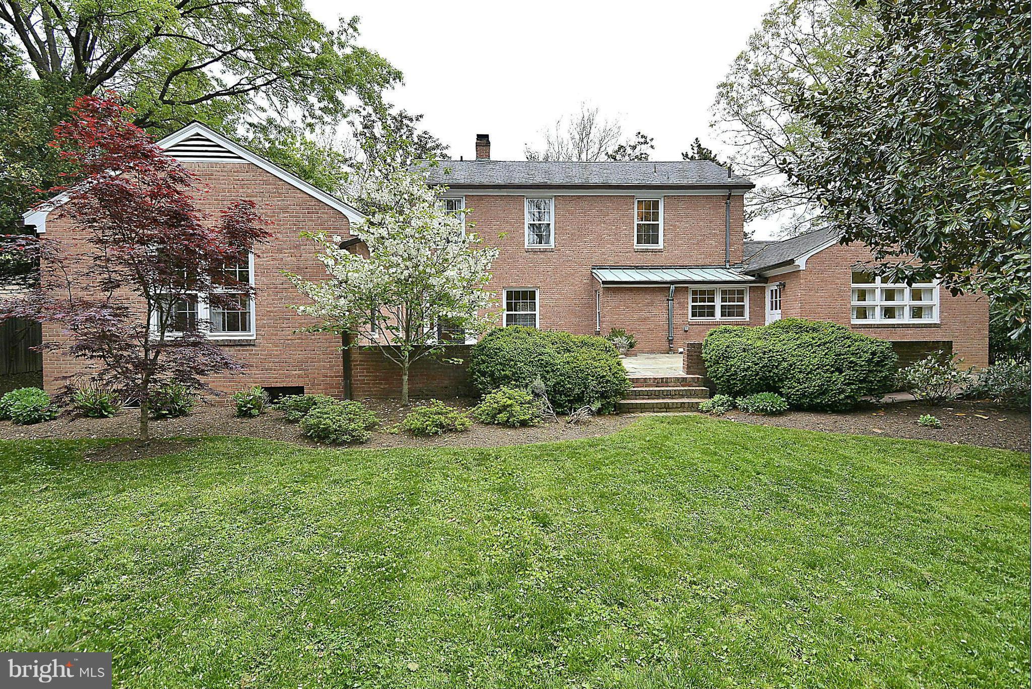 720 West Braddock Road Alexandria, VA 22302 - Photo 28 of 30 Exterior (Rear)