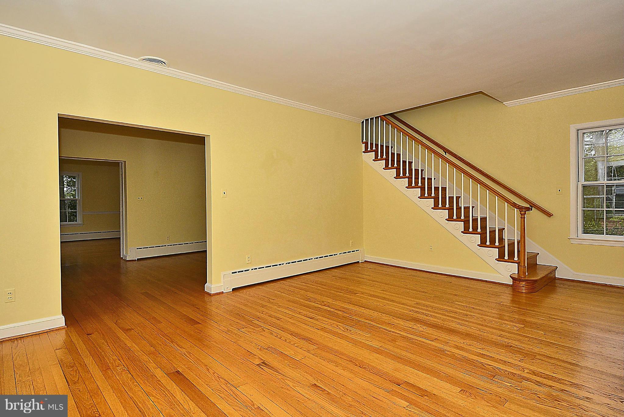 720 West Braddock Road Alexandria, VA 22302 - Photo 4 of 30 Living Room
