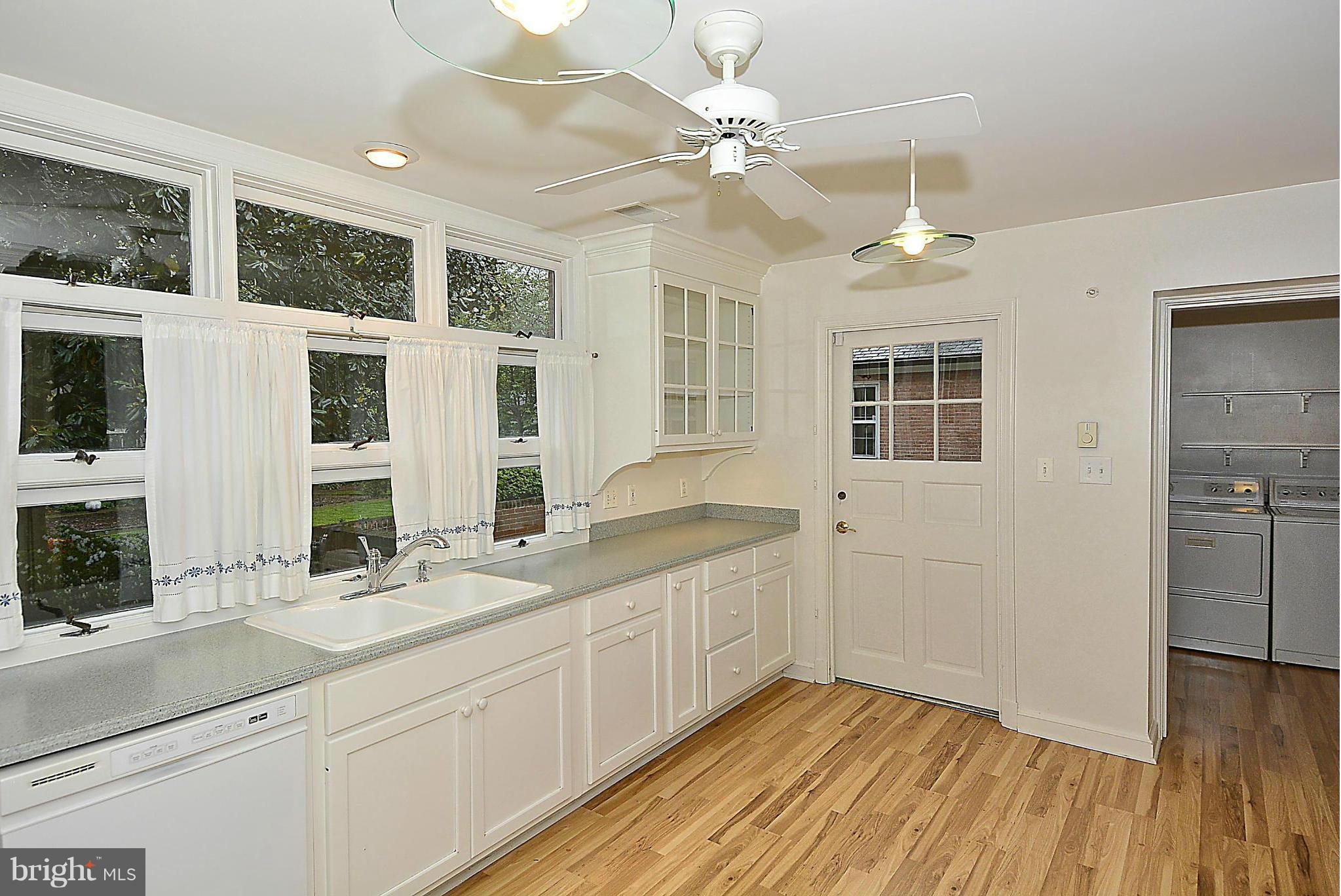 720 West Braddock Road Alexandria, VA 22302 - Photo 7 of 30 Kitchen