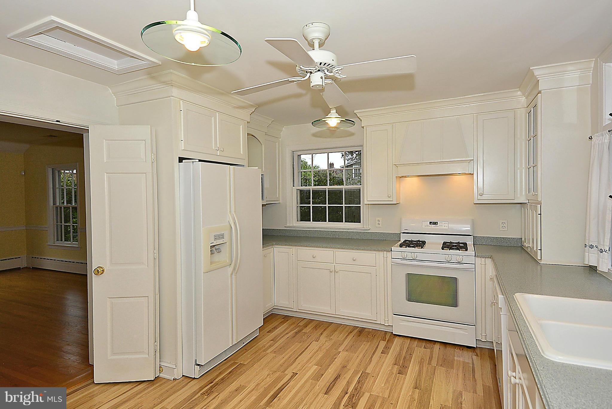 720 West Braddock Road Alexandria, VA 22302 - Photo 8 of 30 Kitchen