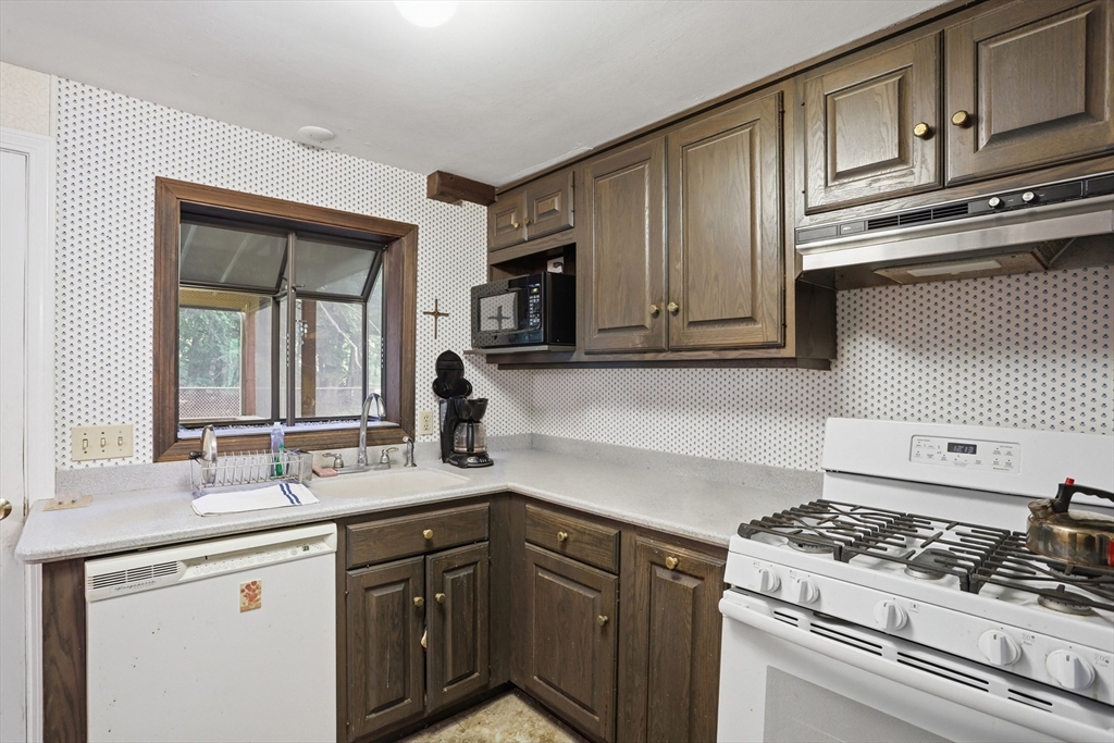 35 Quaboag Road Acton, MA 01720 - Photo 10 of 29