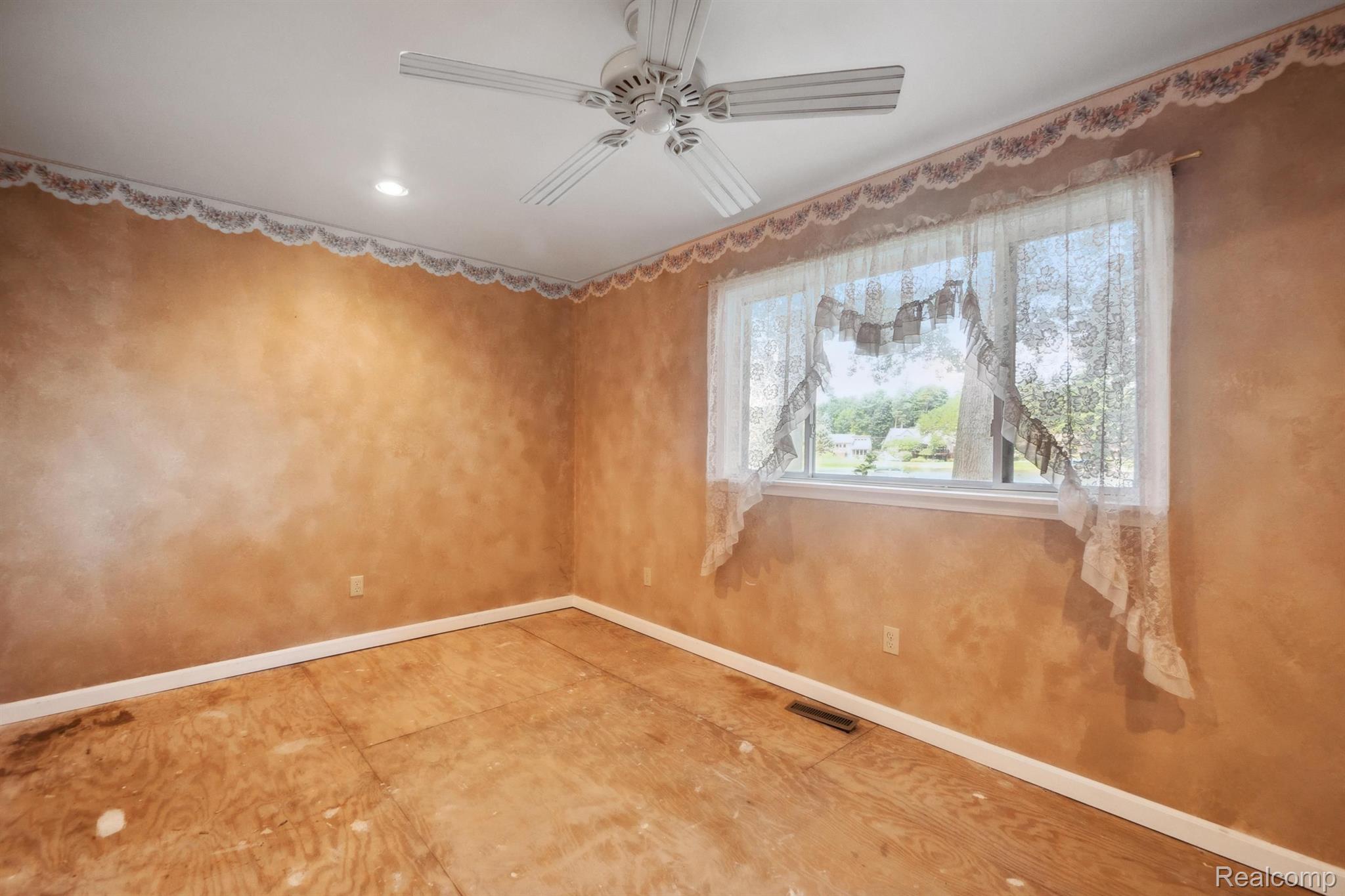 2296 Grove Park Road Fenton, MI 48430 - Photo 12 of 49 Gallery Image 12