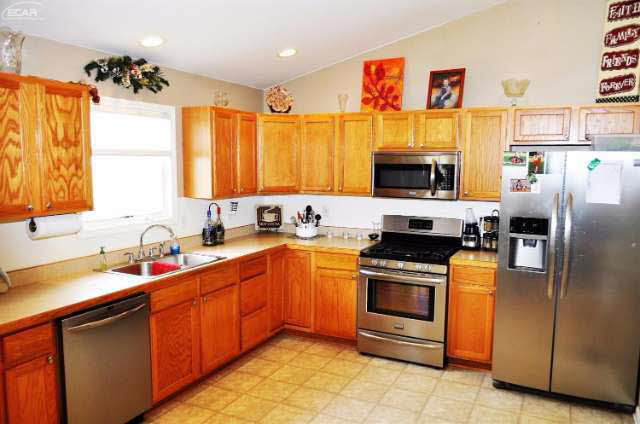 12393 West Mount Morris Road Flushing, MI 48433 - Photo 13 of 20 21183074-12.JPG