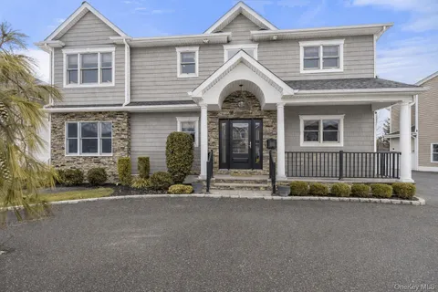$1,599,000 | 75 Syosset Circle, Syosset, NY 11791