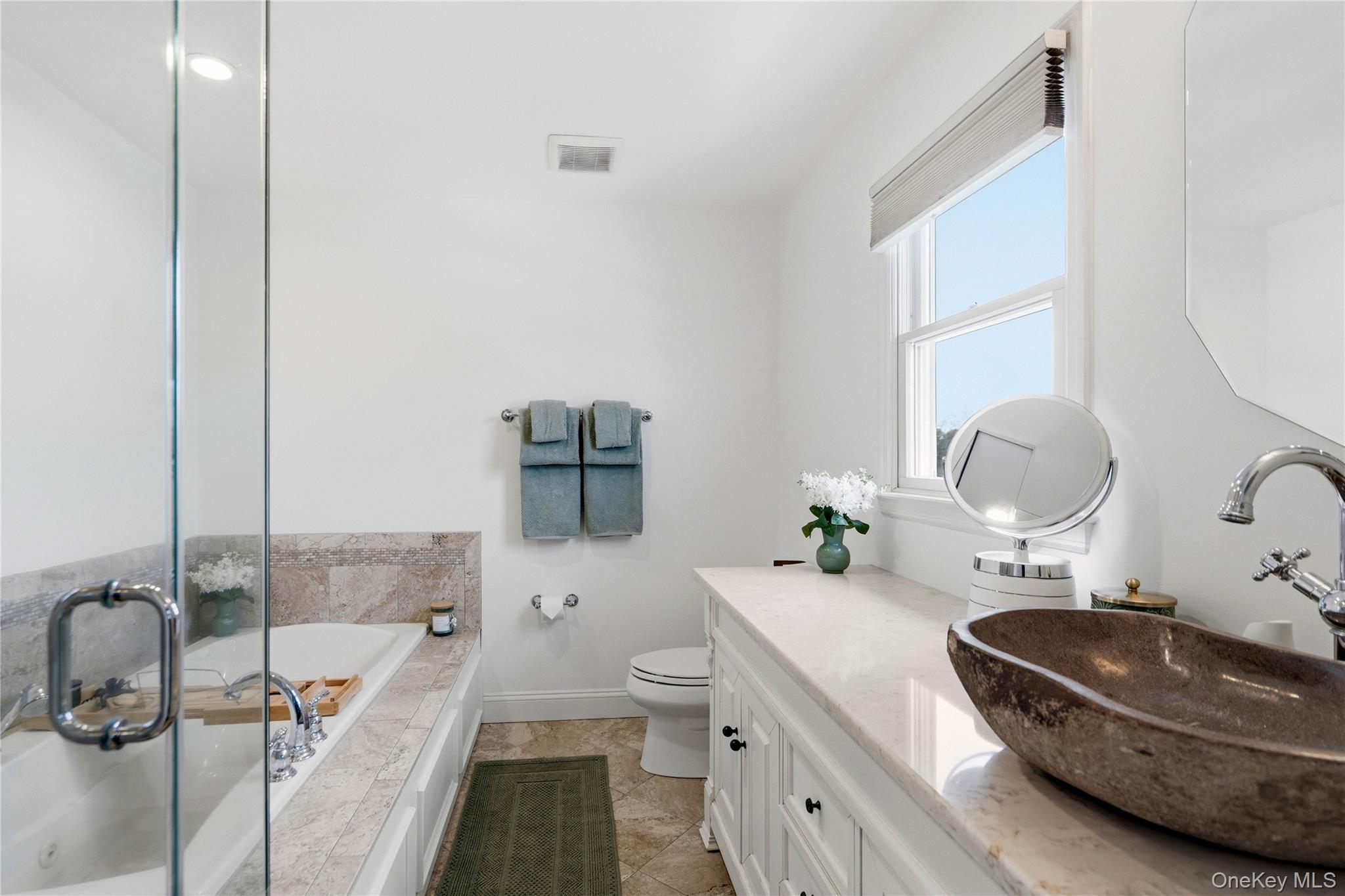 75 Syosset Circle Syosset, NY 11791 - Photo 12 of 22