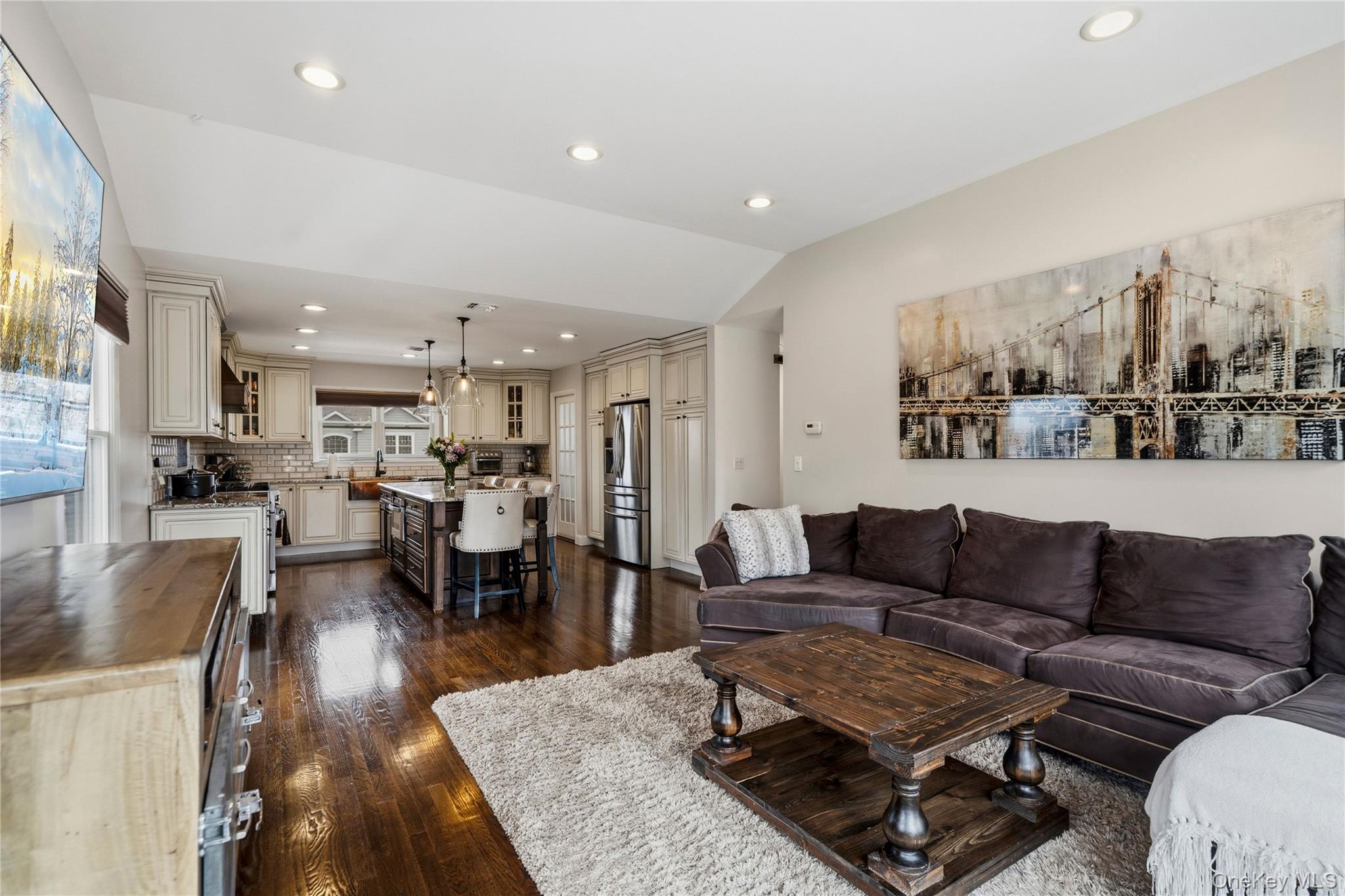 75 Syosset Circle Syosset, NY 11791 - Photo 13 of 22