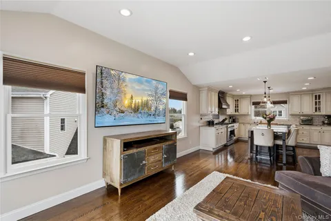 $1,599,000 | 75 Syosset Circle, Syosset, NY 11791