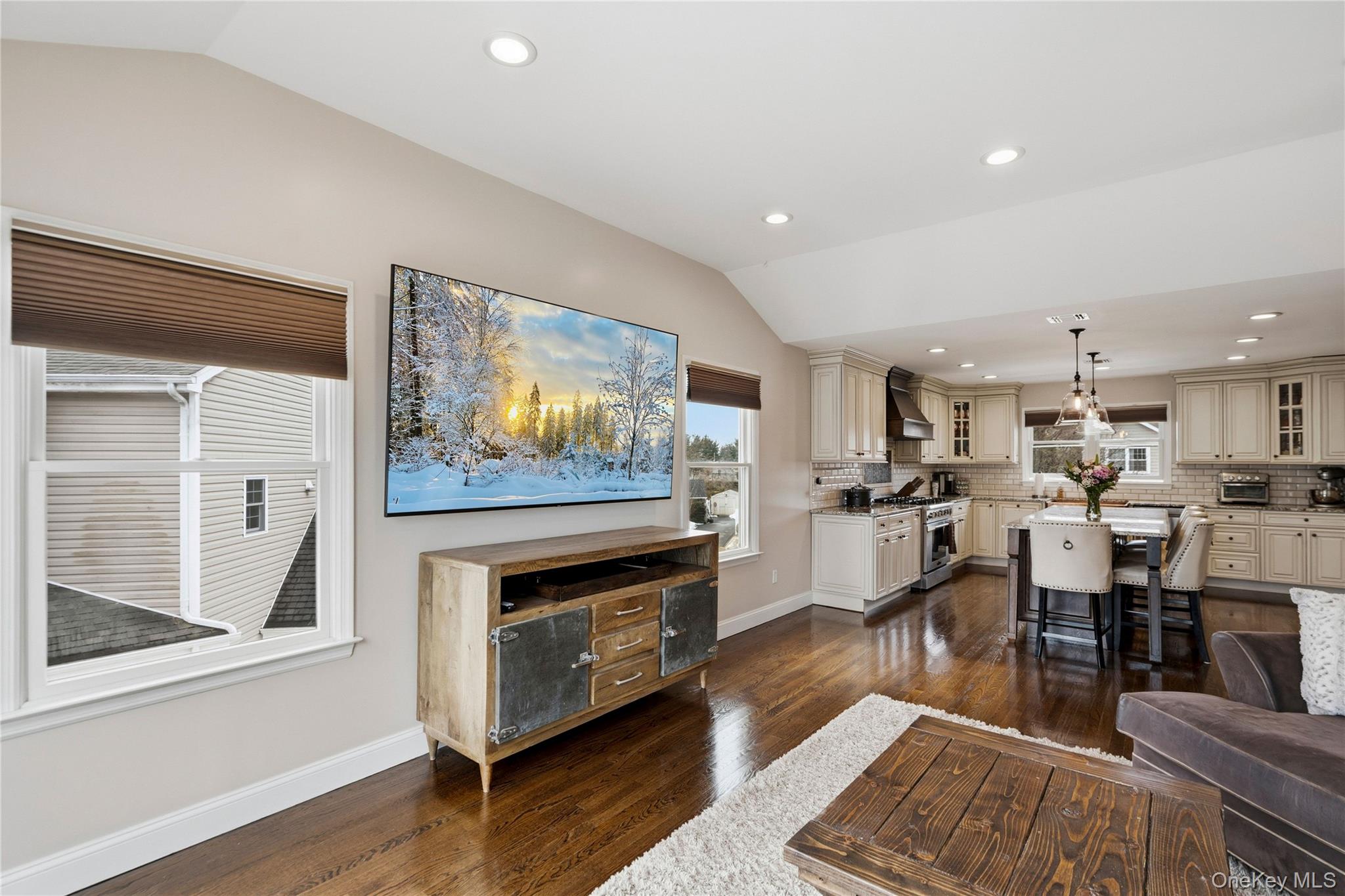 75 Syosset Circle Syosset, NY 11791 - Photo 15 of 22