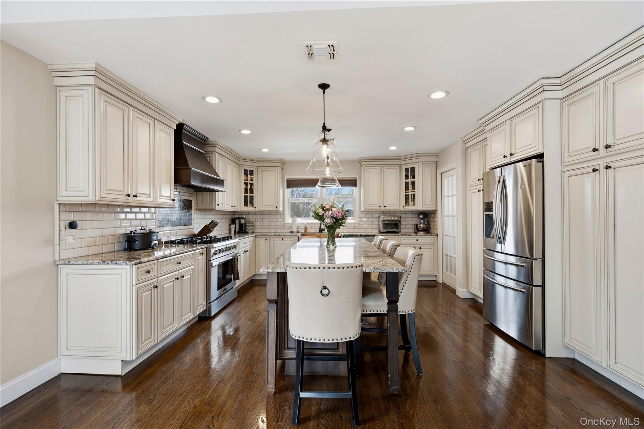 75 Syosset Circle Syosset, NY 11791 - Photo 16 of 22