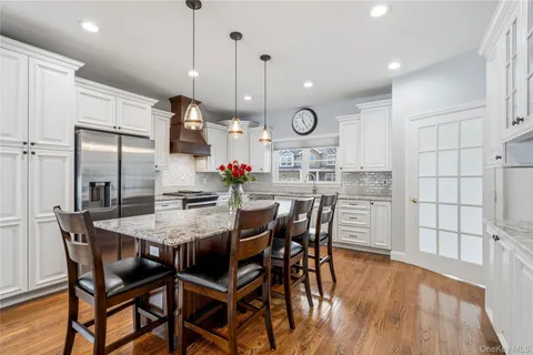 $1,599,000 | 75 Syosset Circle, Syosset, NY 11791