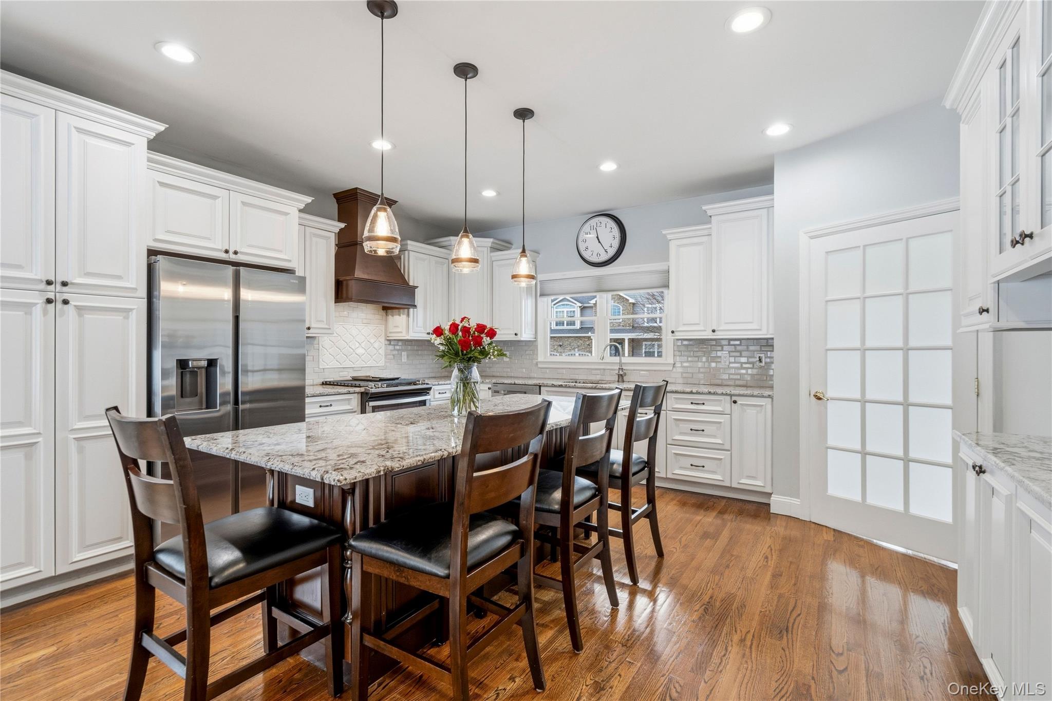 75 Syosset Circle Syosset, NY 11791 - Photo 4 of 22