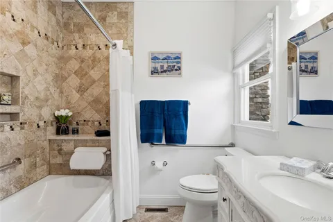 $1,599,000 | 75 Syosset Circle, Syosset, NY 11791