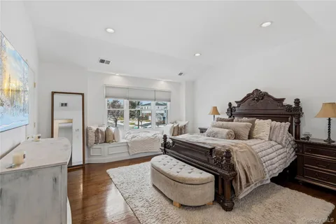 $1,599,000 | 75 Syosset Circle, Syosset, NY 11791