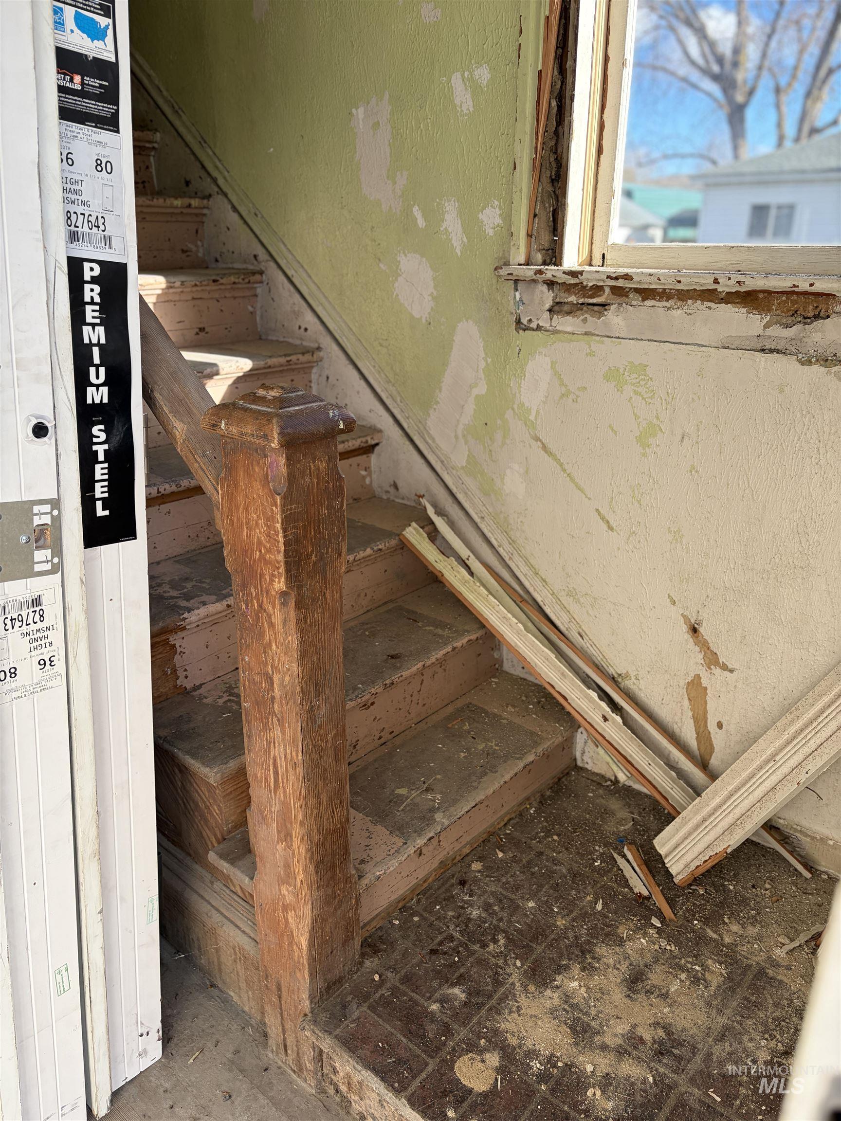 308 East Park Street Weiser, ID 83672 - Photo 26 of 50 View of stairs