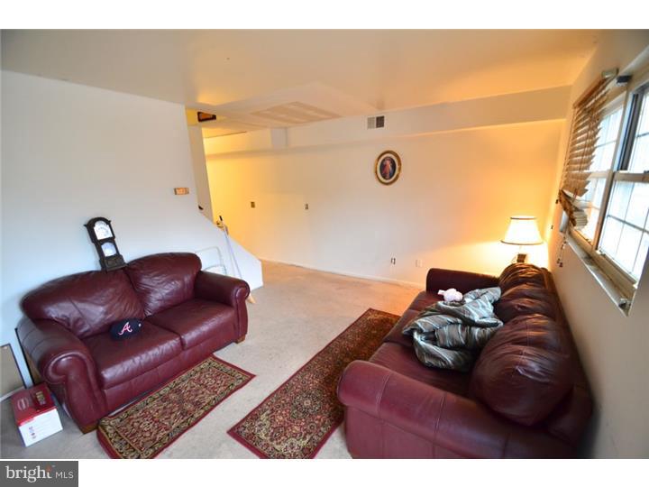 27 Spruance Road Dover, DE 19901 - Photo 3 of 6 Living Room