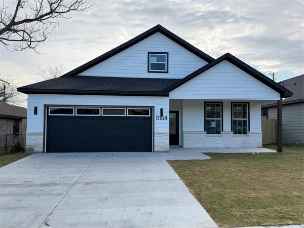 a front view of house with garage and yard