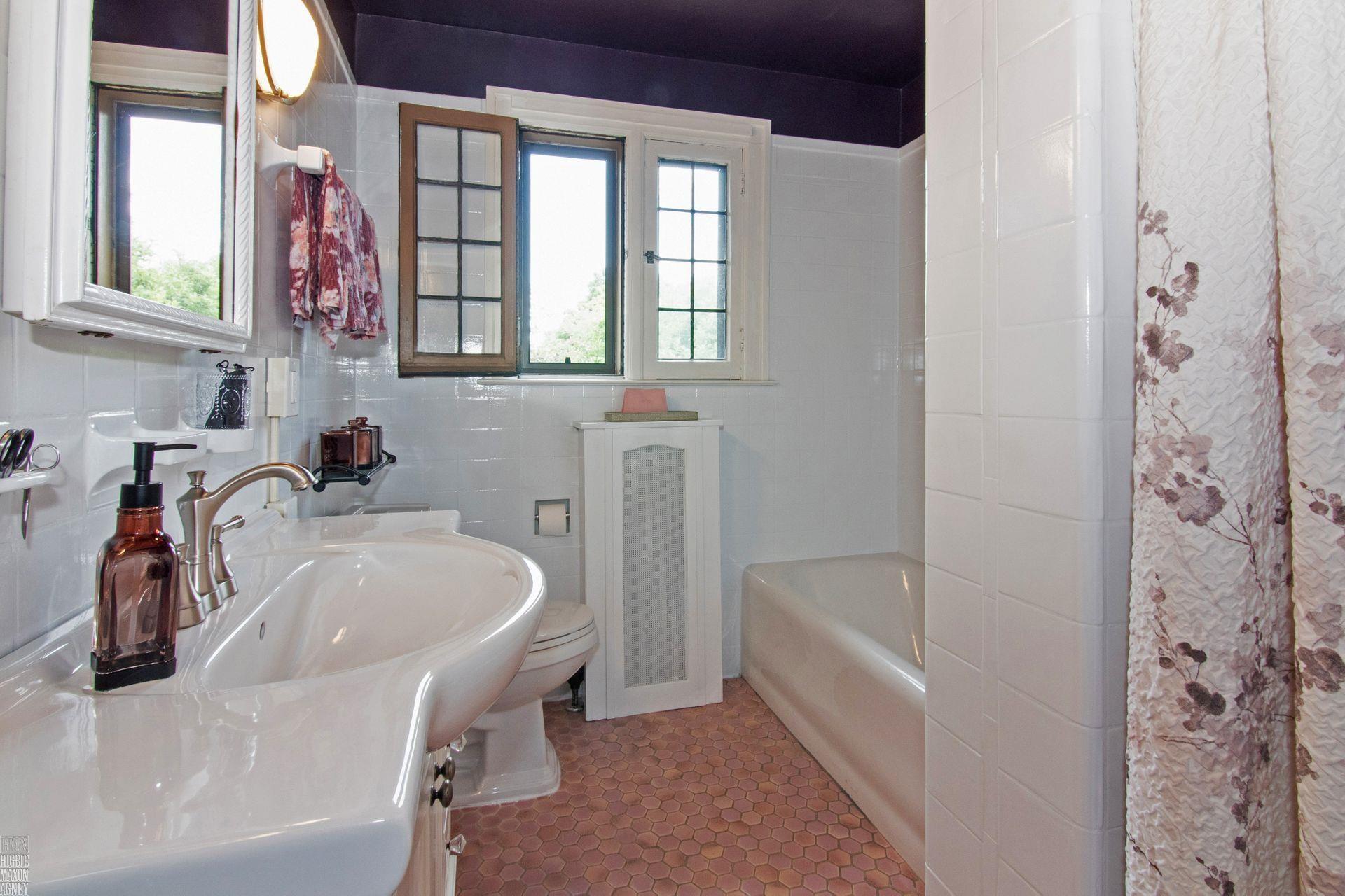 1423 Devonshire Road Grosse Pointe, MI 48230 - Photo 20 of 35 50116001-19.JPG