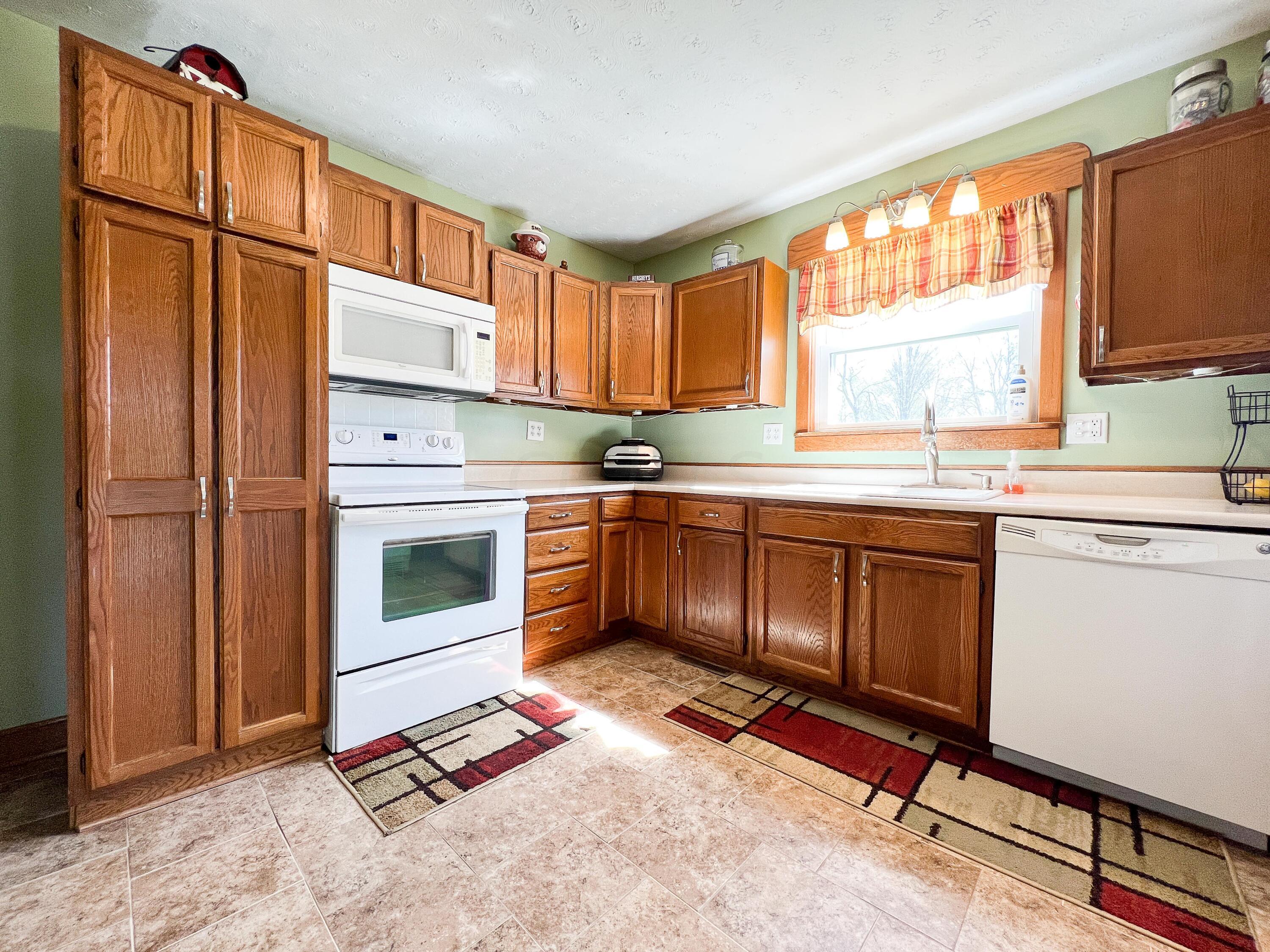 107 Union Street Edison, OH 43320 - Photo 17 of 47 Kitchen