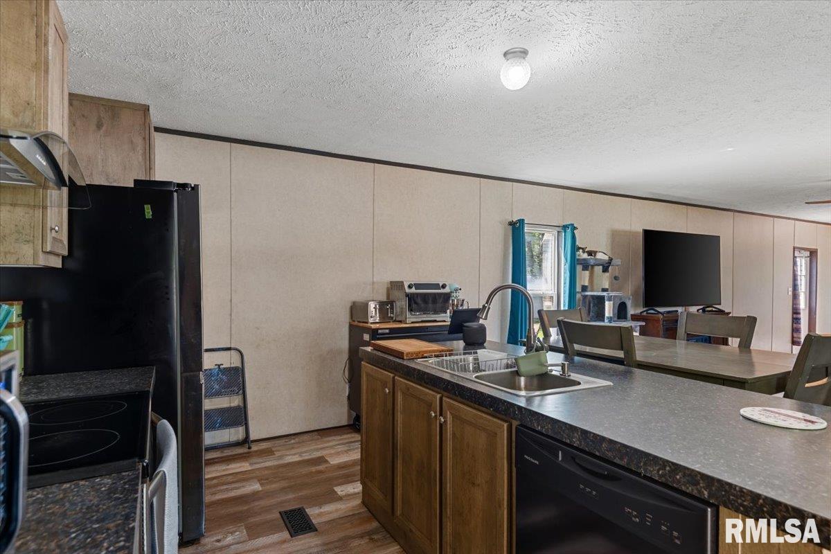 421 West Monroe Street Girard, IL 62640 - Photo 9 of 36