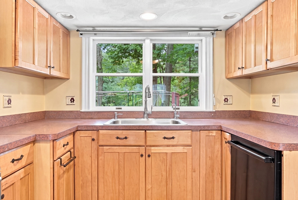 18 Gordon Road North Reading, MA 01864 - Photo 17 of 37 Gallery Image 17