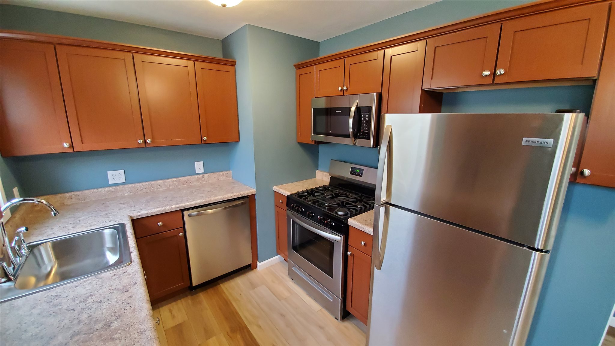 108 East Cherry Ridge Road Peoria, IL 61614 - Photo 2 of 18 Gallery Image 2