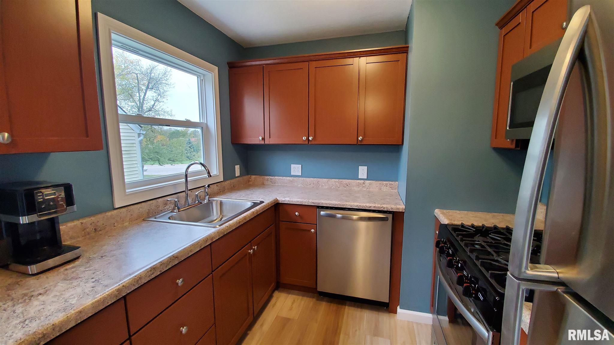 108 East Cherry Ridge Road Peoria, IL 61614 - Photo 3 of 18 Gallery Image 3