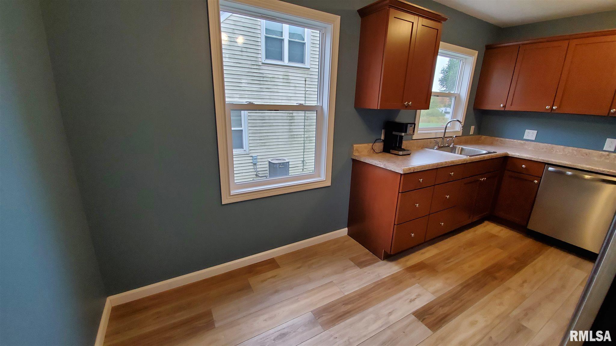 108 East Cherry Ridge Road Peoria, IL 61614 - Photo 4 of 18 Gallery Image 4