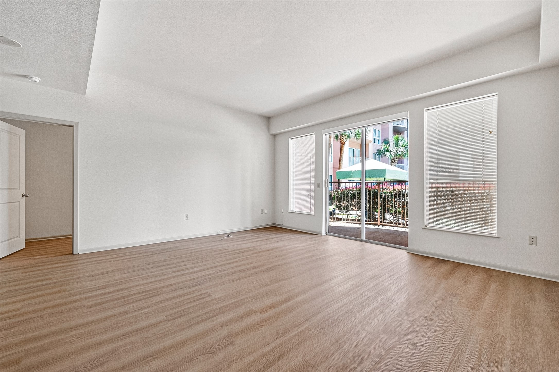 3505 Sage Road, Unit 115 Houston, TX 77056 - Photo 12 of 30 Gallery Image 12