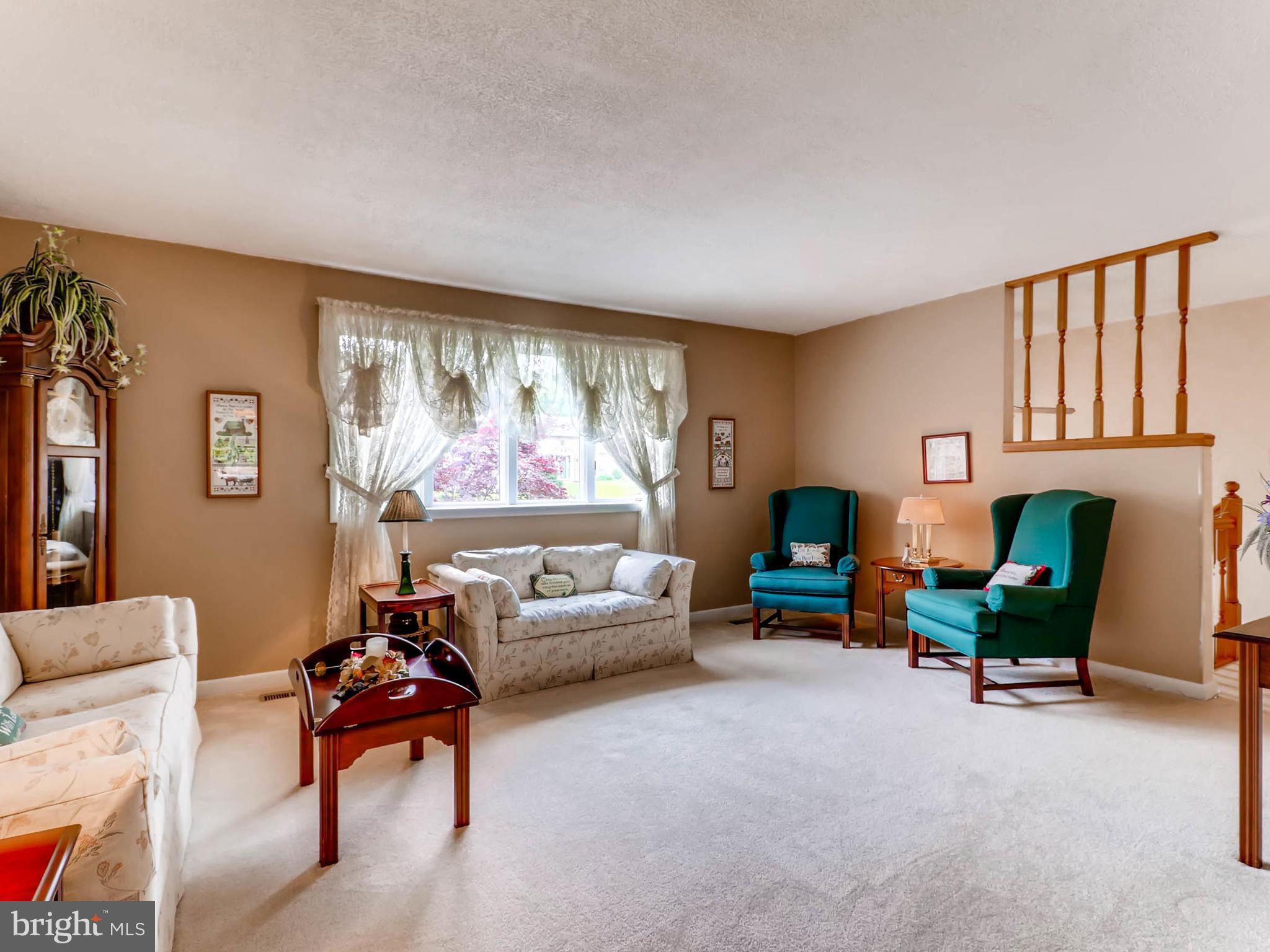 9603 Trepid Road Baltimore, MD 21236 - Photo 5 of 30 Living Room