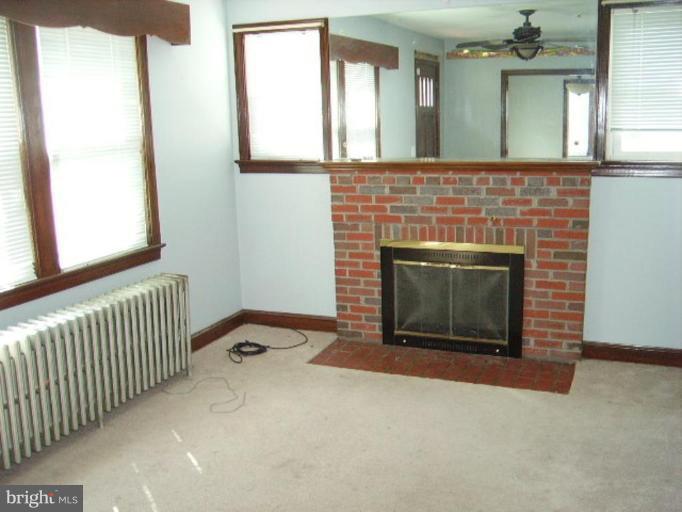 13809 Livingston Road Clinton, MD 20735 - Photo 7 of 12 Living Room